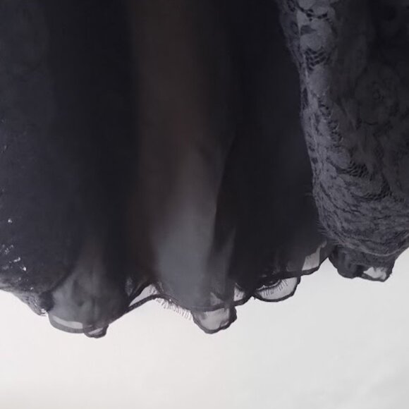 Torrid Black Lace Short Sleeve Tiered Blouse size 3X Layered - Picture 12 of 12